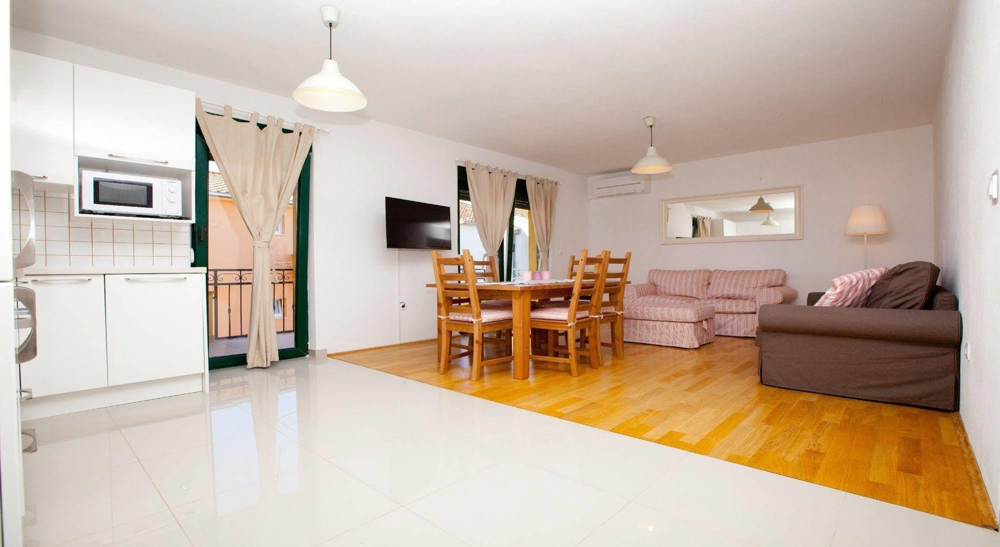 Apartments Roses Stobreč Dış mekan fotoğraf