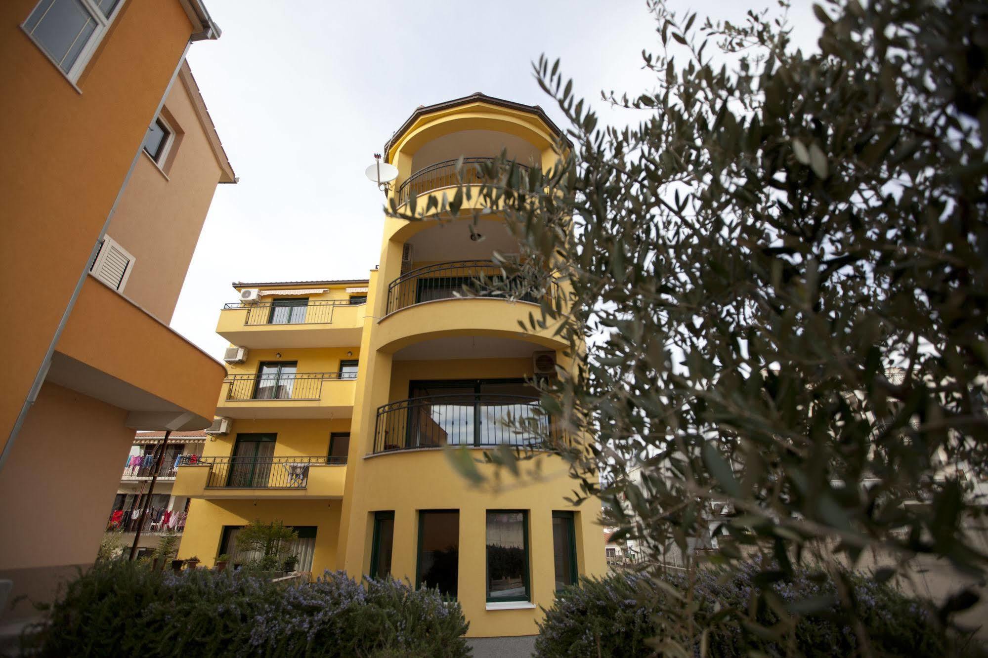 Apartments Roses Stobreč Dış mekan fotoğraf