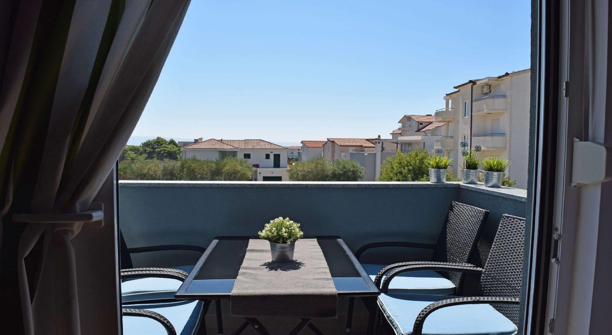Apartments Roses Stobreč Dış mekan fotoğraf